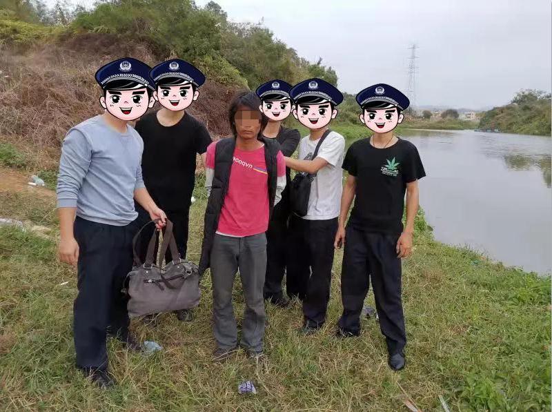 DƬ